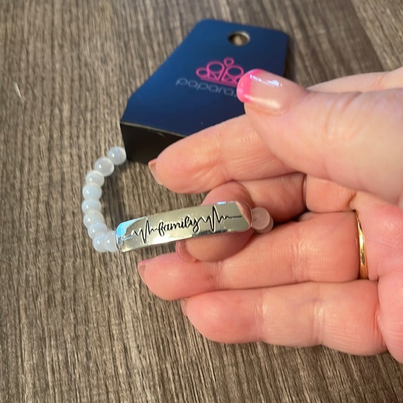 paparazzi Jewelry - NWT white beads says family on it. Lead & nickel free.